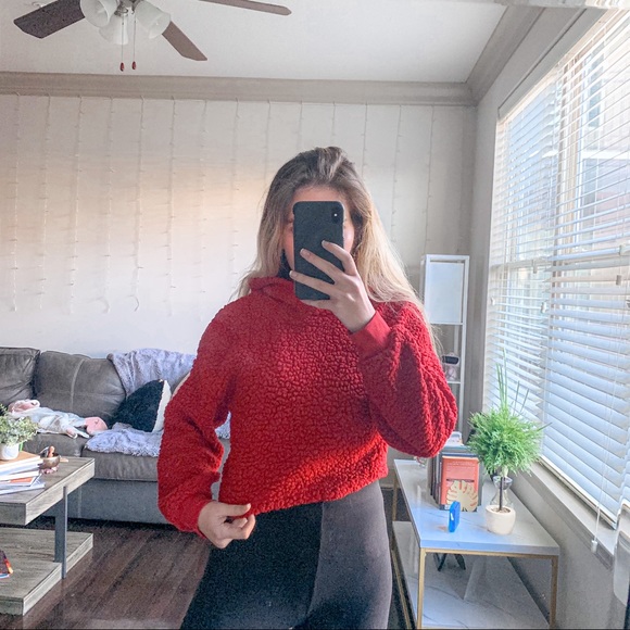 Fluffy, red cropped hoodie - Picture 3 of 8